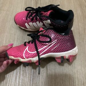 Nike Little Girl Pink Softball cleats sz 1Y size 1
Good used condition